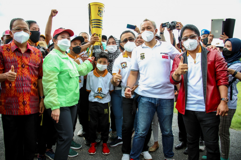 Bupati Giri Prasta Hadiri Penutupan Turnamen Nasional Sepak Bola